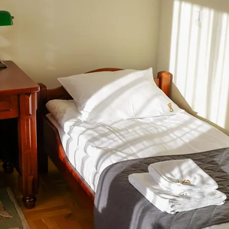 Dom Rekolekcyjny Vincentinum לינה וארוחת בוקר Krzeszowice